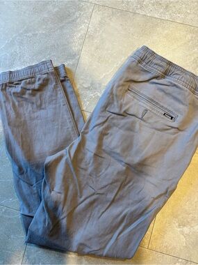 RSQ Men’s Gray Elastic Waist Chino Joggers